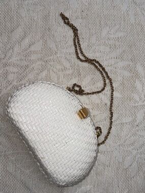 Vintage Vanessa Lacquered White Wicker Crossbody Purse With Gold Toned Chain